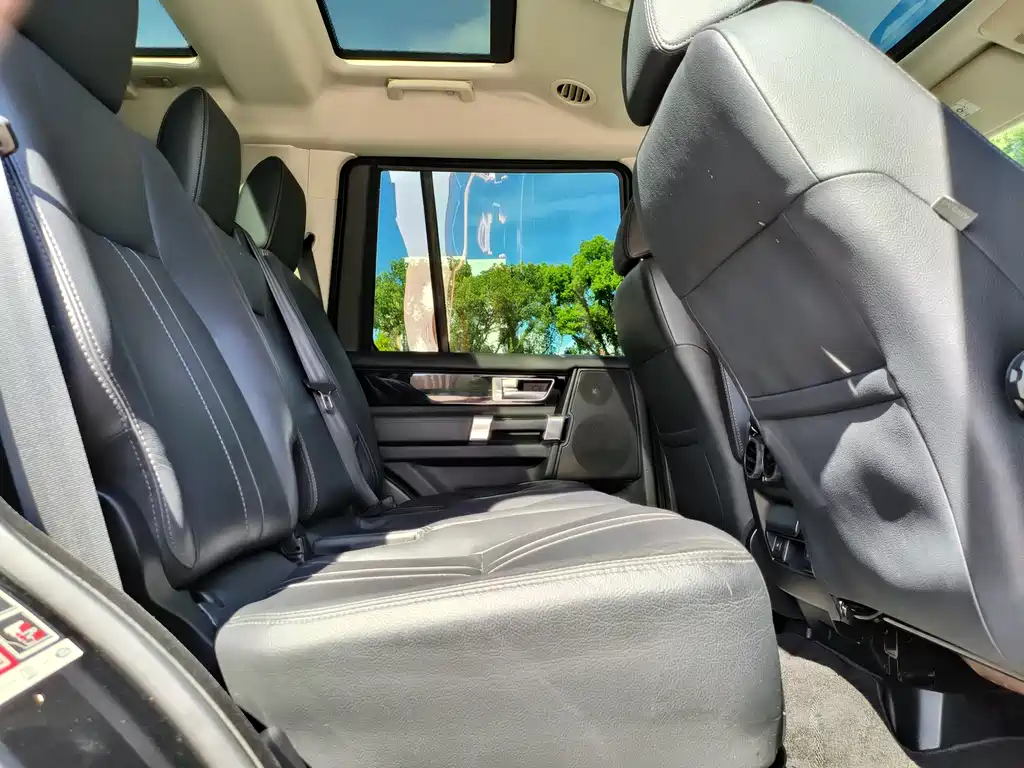 Land Rover Discovery 2015 — фото 8