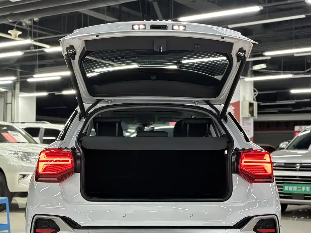 Audi Q2L 2021 — фото 13