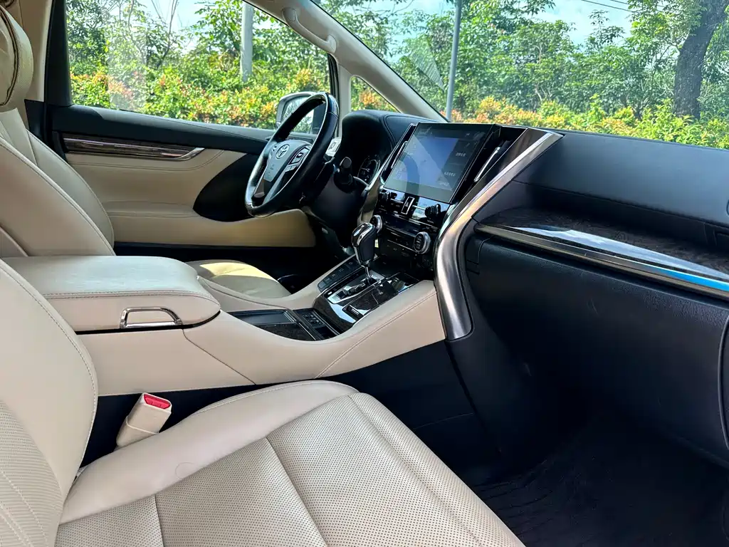 Toyota Alphard 2023