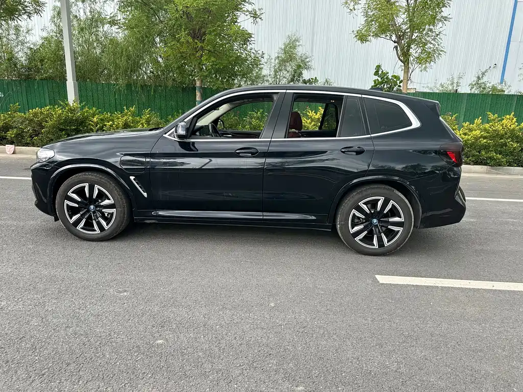 BMW iX3 2023 — фото 15