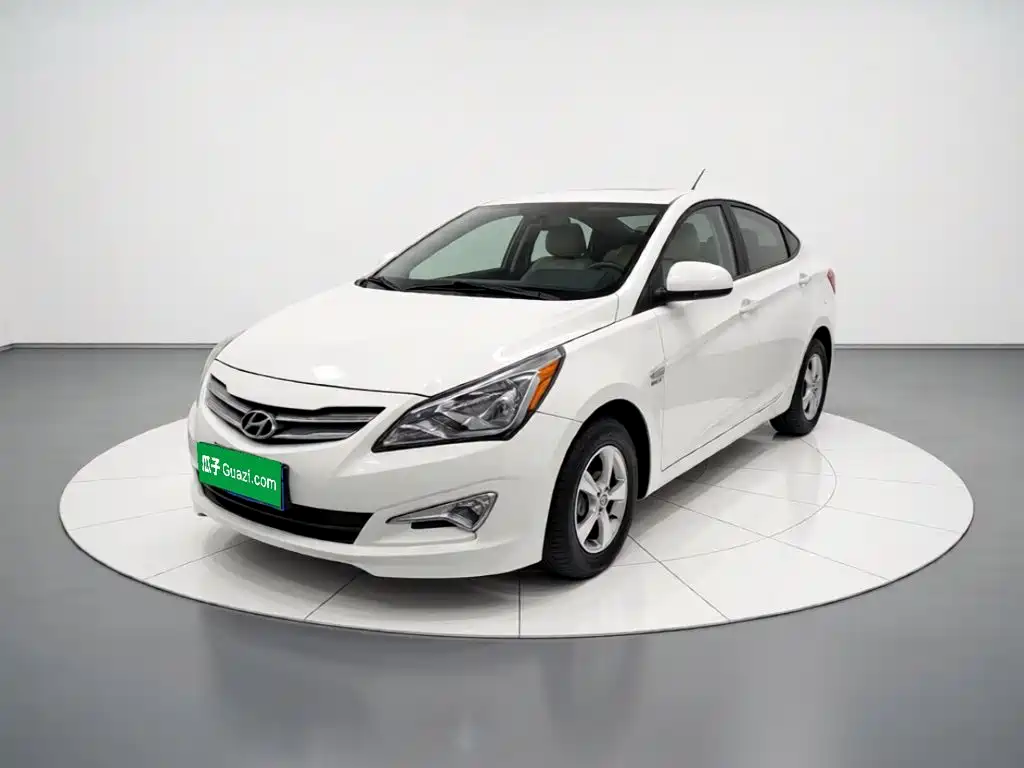 Hyundai Accent 2015 — фото 1