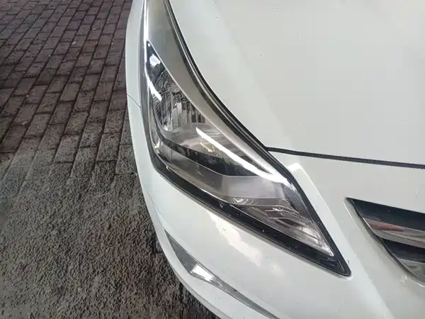 Hyundai Accent 2015