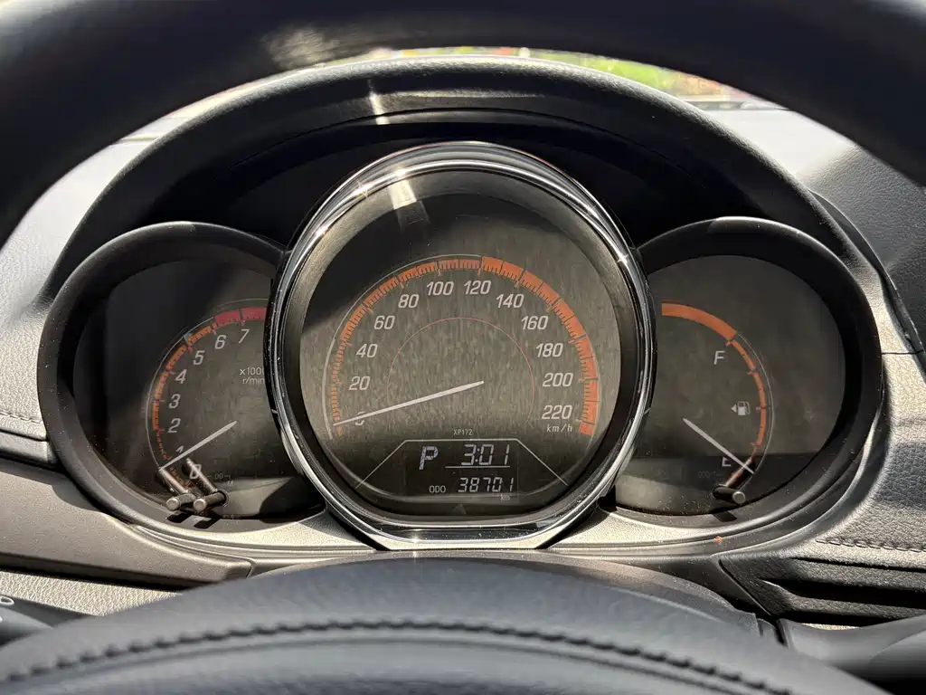 Toyota Yaris L 2023 — фото 16