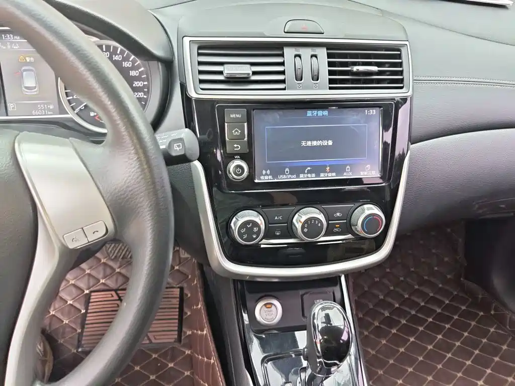 Nissan Tiida 2017 — фото 10