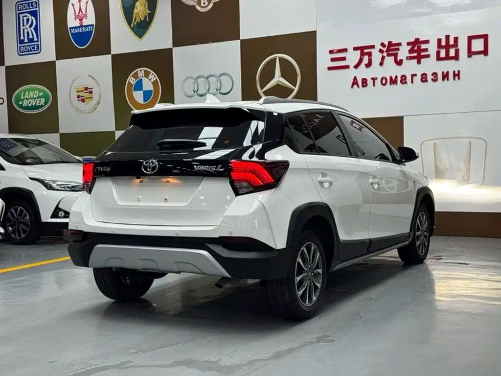 Toyota Yaris L 2022