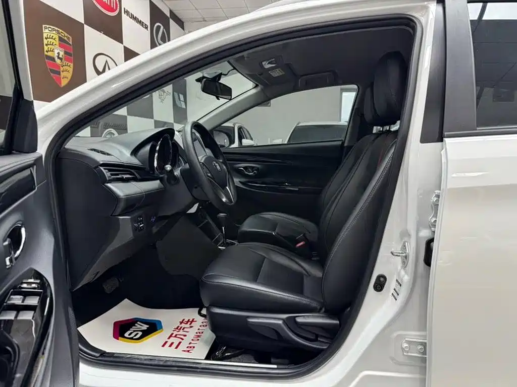 Toyota Yaris L 2022