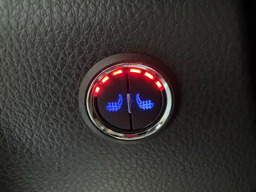 Toyota Yaris L 2022 — фото 16