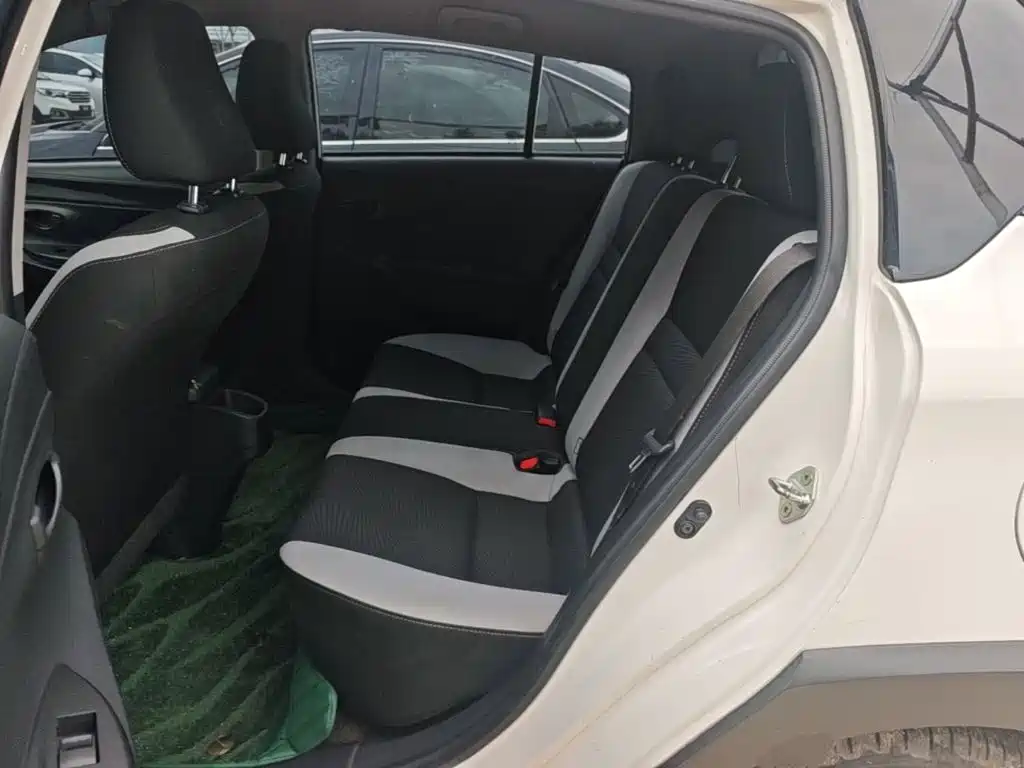 Toyota Yaris L 2020 — фото 17