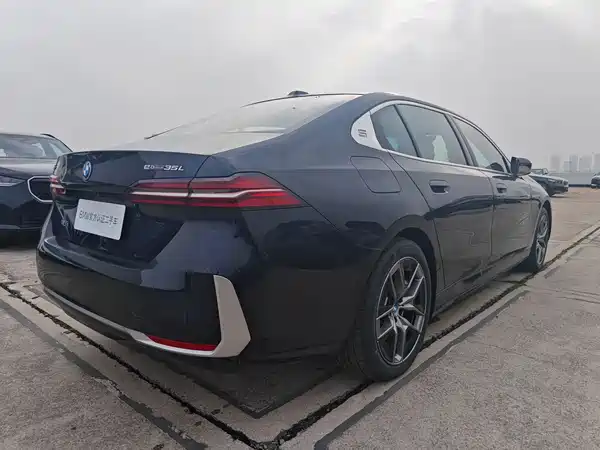 BMW i5 2024