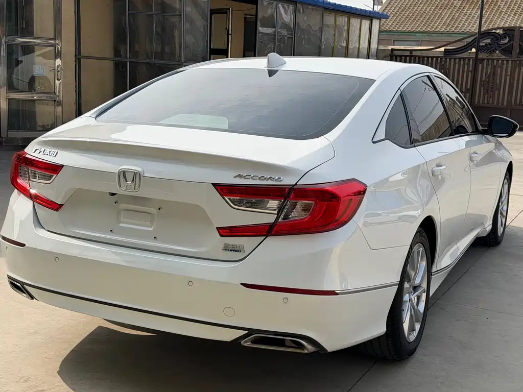 Honda Accord 2018 — фото 7