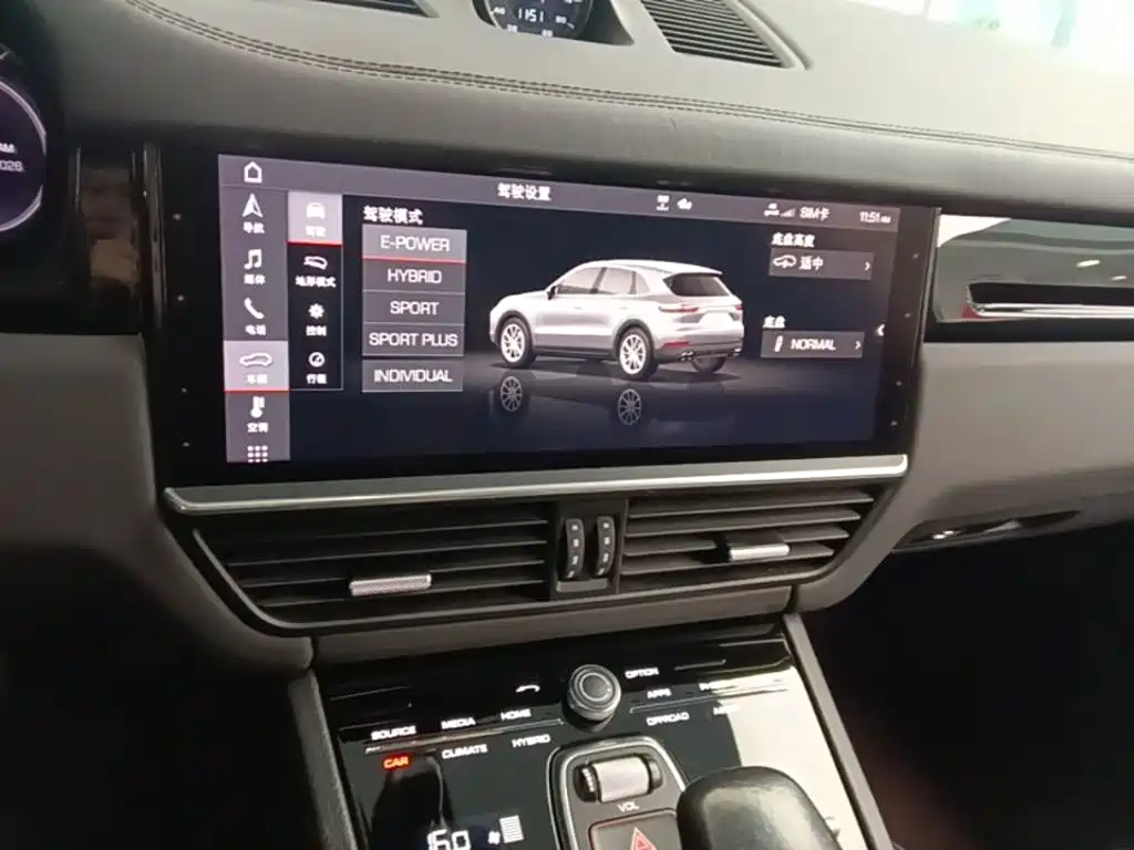 Porsche Cayenne Hybrid 2021 — фото 20