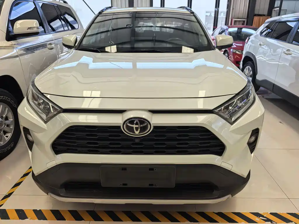 Toyota RAV4 2020 — фото 2