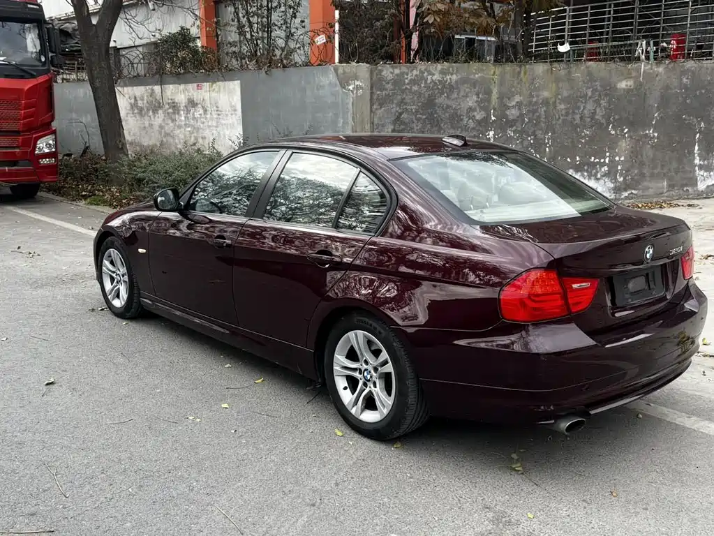 BMW 3 Series 2010 — фото 4