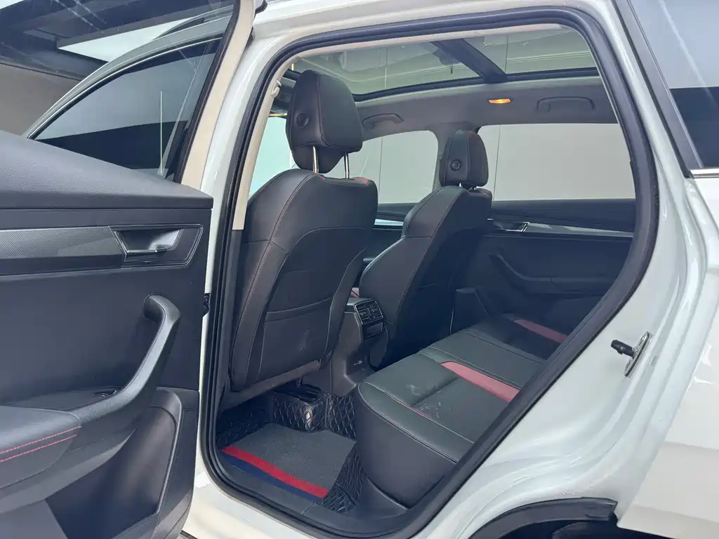 Skoda Karoq 2023 — фото 9