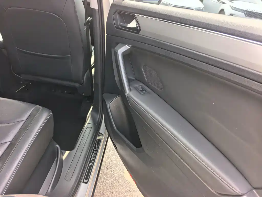 Volkswagen Tiguan L 2019 — фото 25