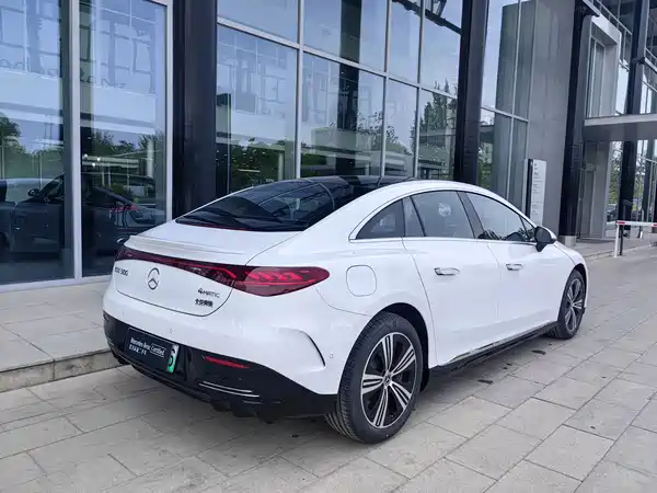Mercedes-Benz EQE 2025