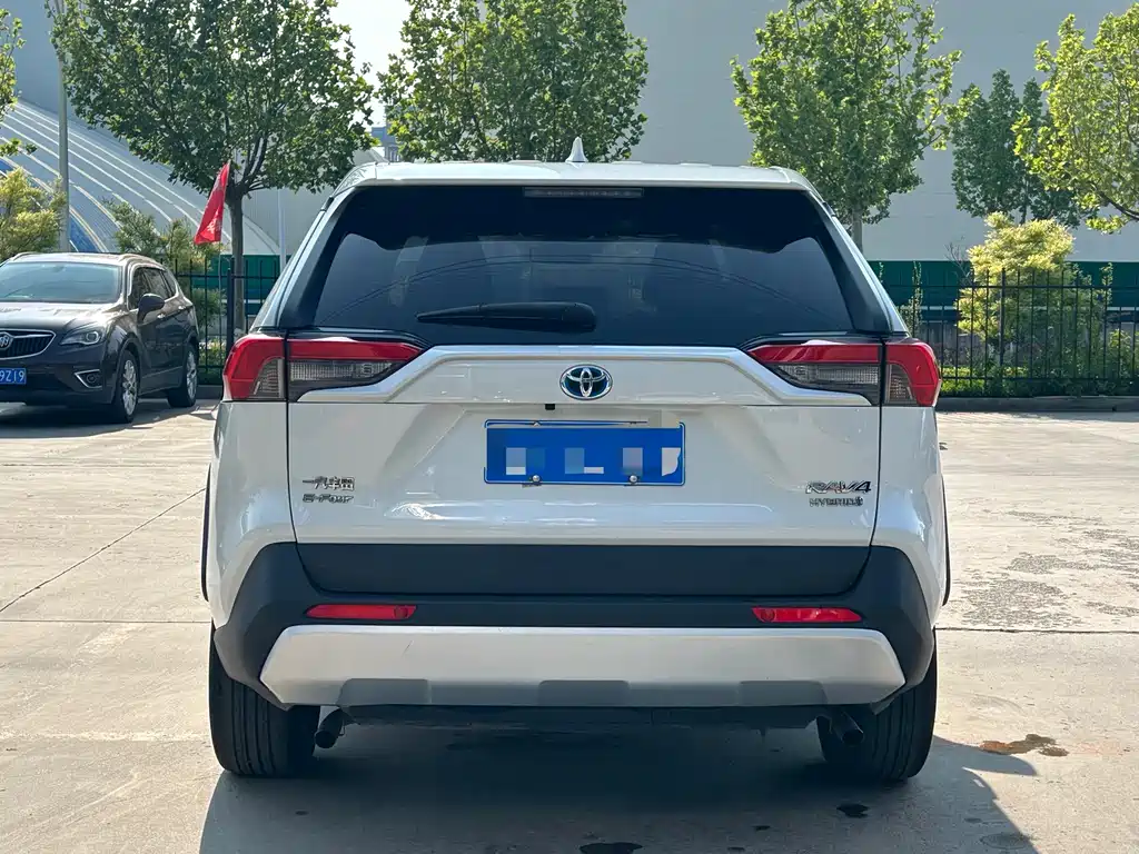 Toyota RAV4 2020 — фото 11