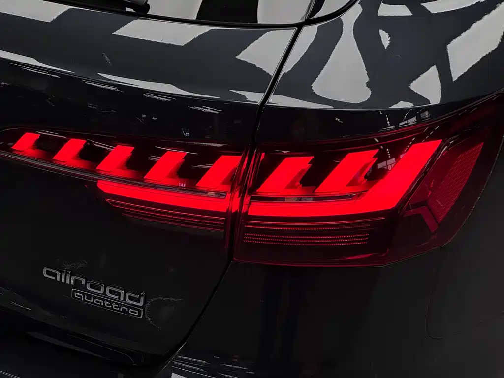 Audi A4 2021 — фото 10