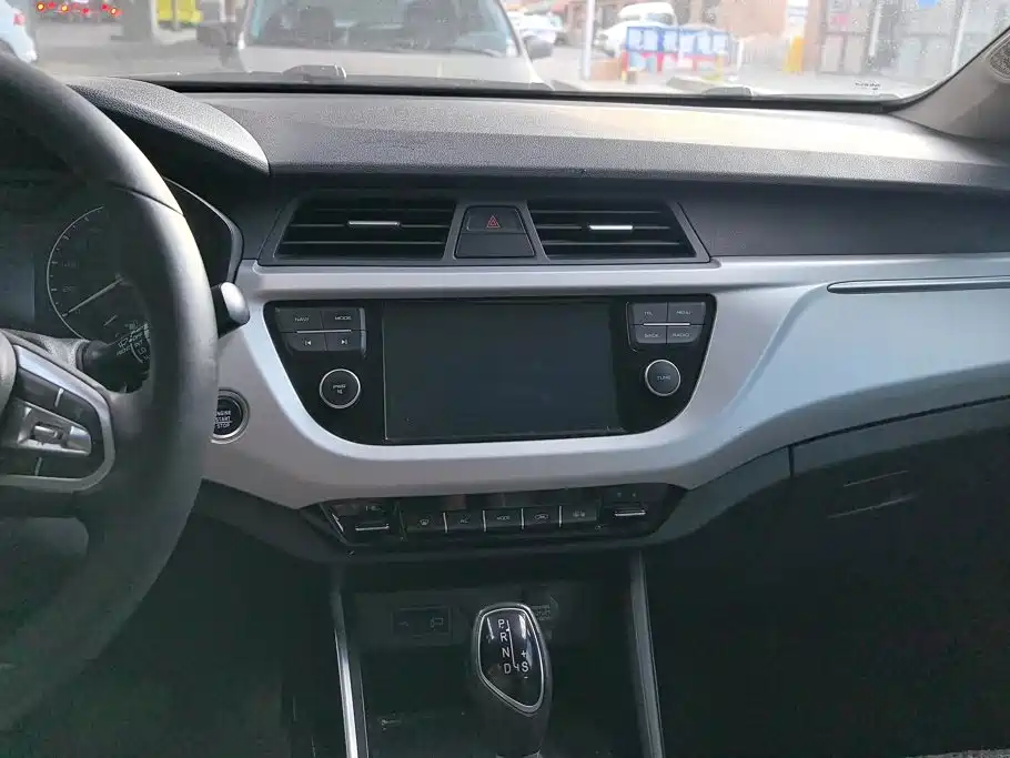 Geely Vision X3 2020 — фото 13