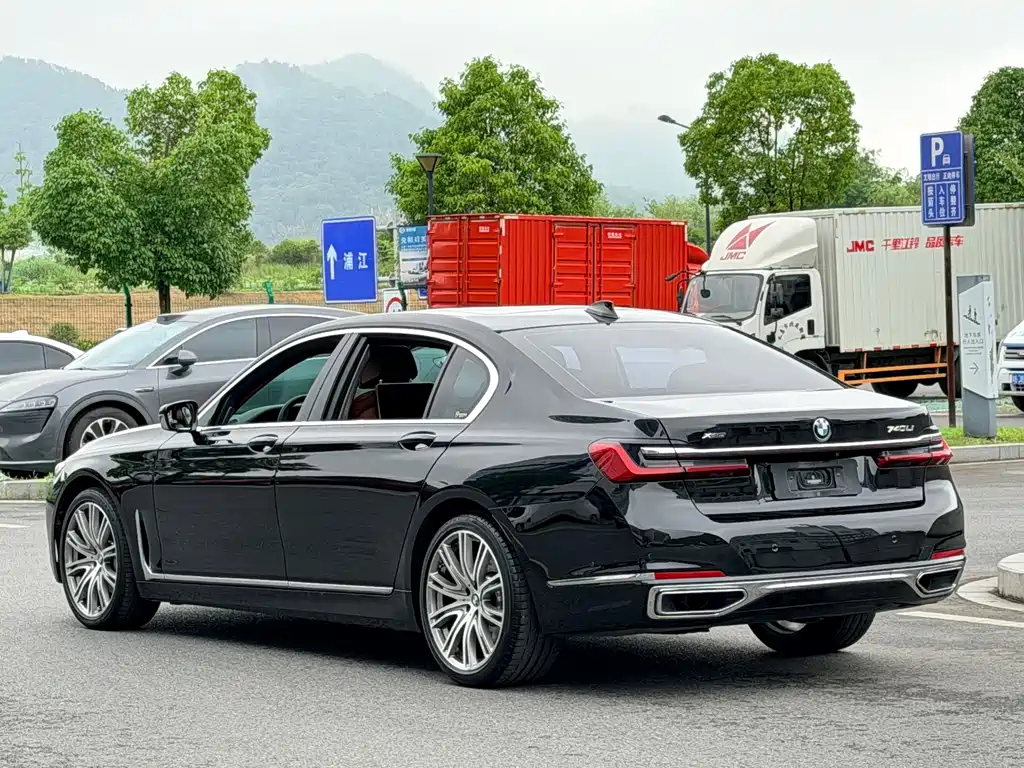 BMW 7 Series 2021