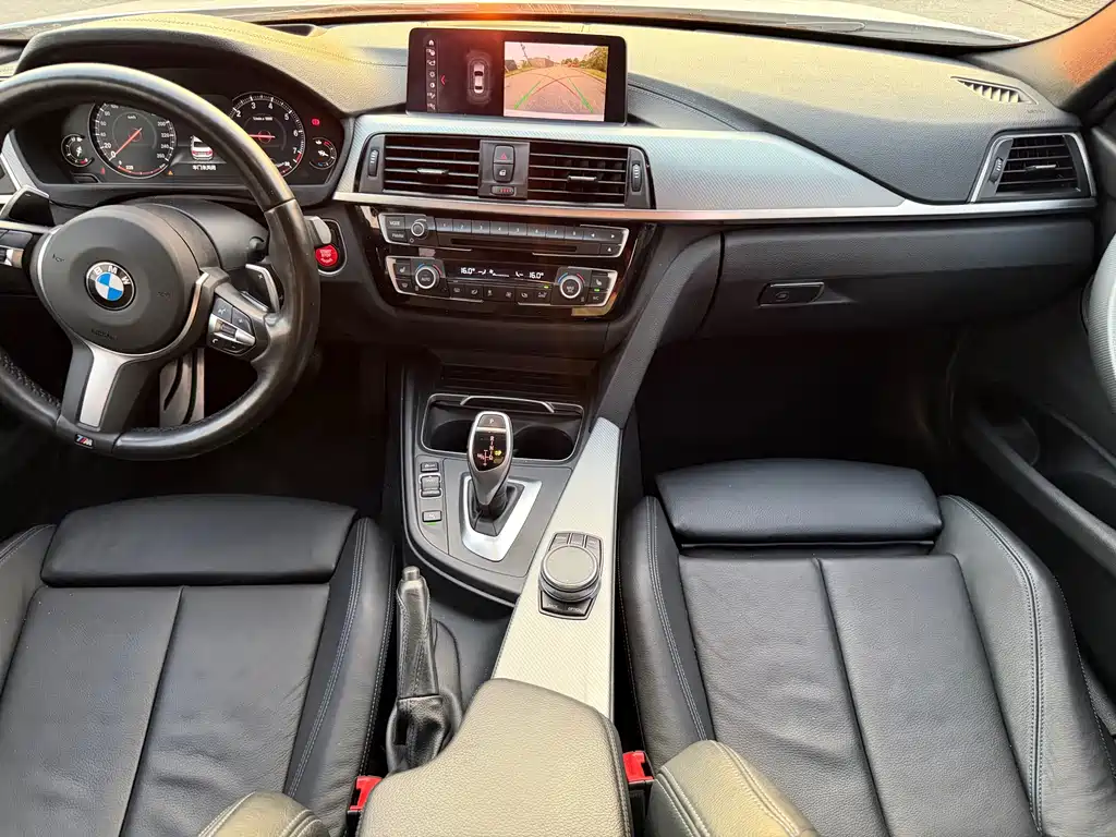 BMW 3 Series 2019 — фото 16