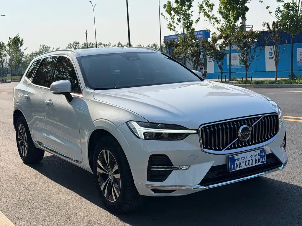 Volvo XC60 2023 — фото 3