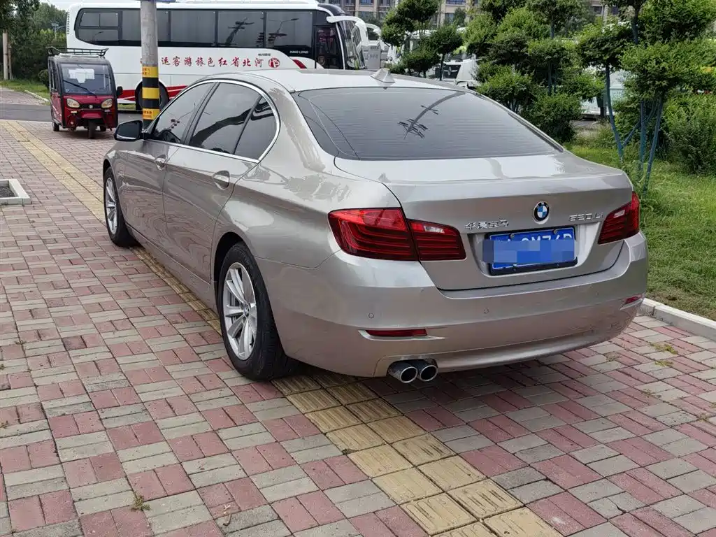 BMW 5 Series 2017 — фото 11