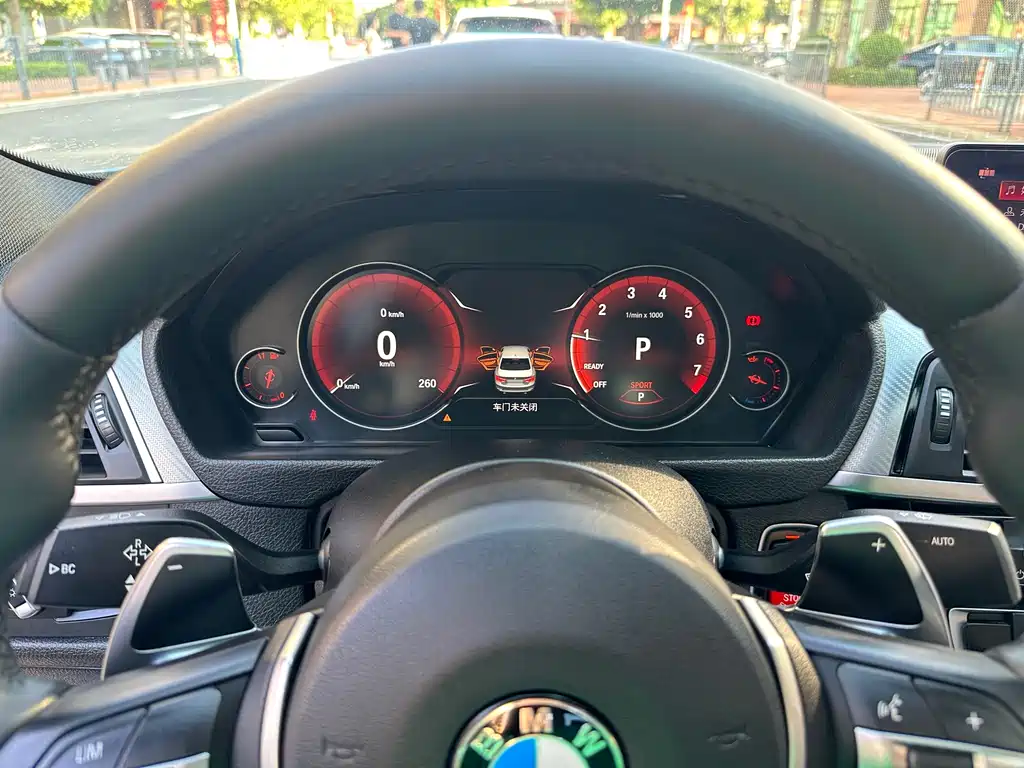 BMW 3 Series 2018 — фото 14