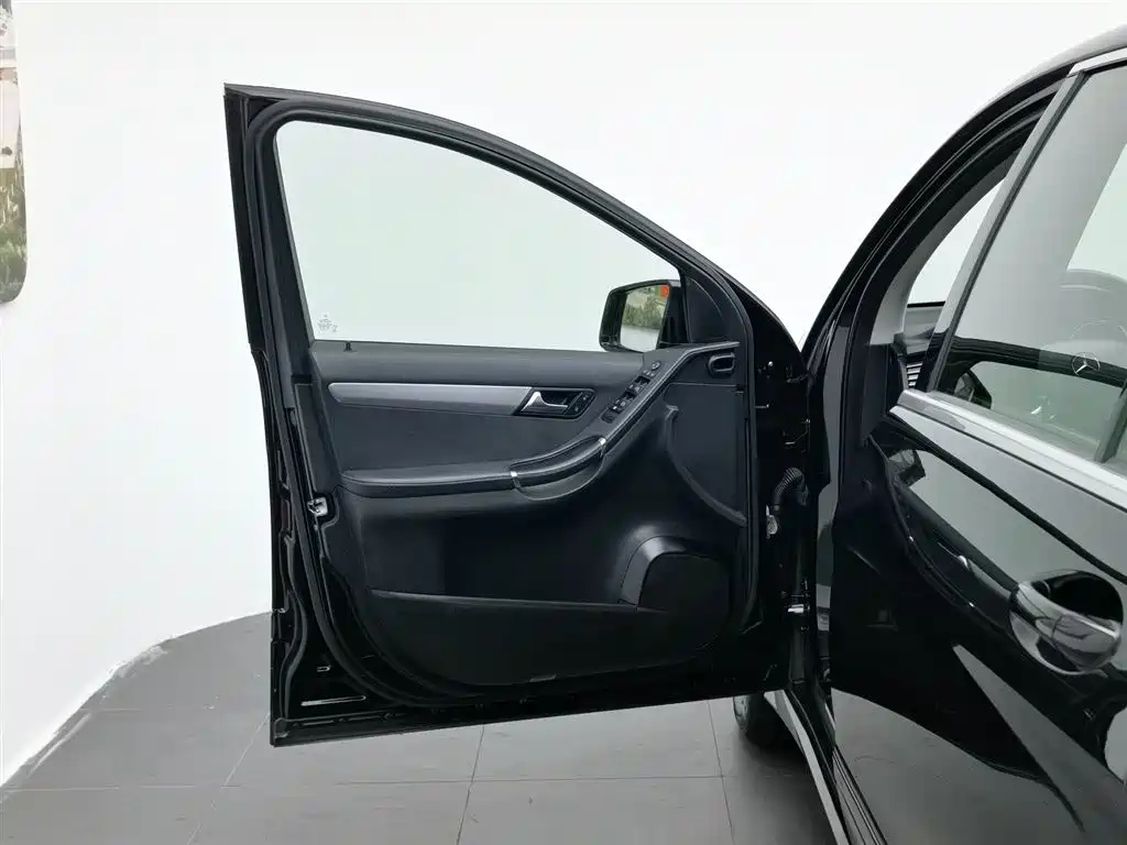 Mercedes-Benz R-Class 2016 — фото 16