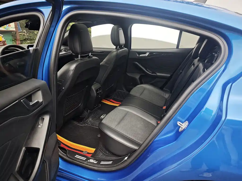 Ford Focus 2020 — фото 10
