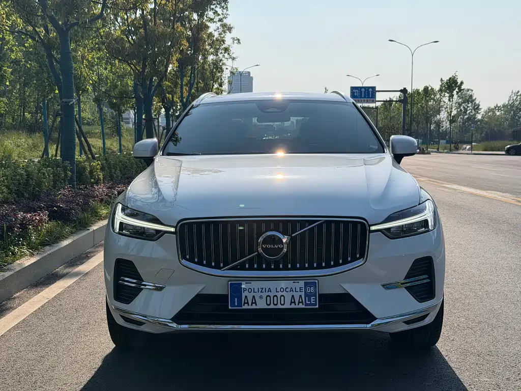 Volvo XC60 2023 — фото 2