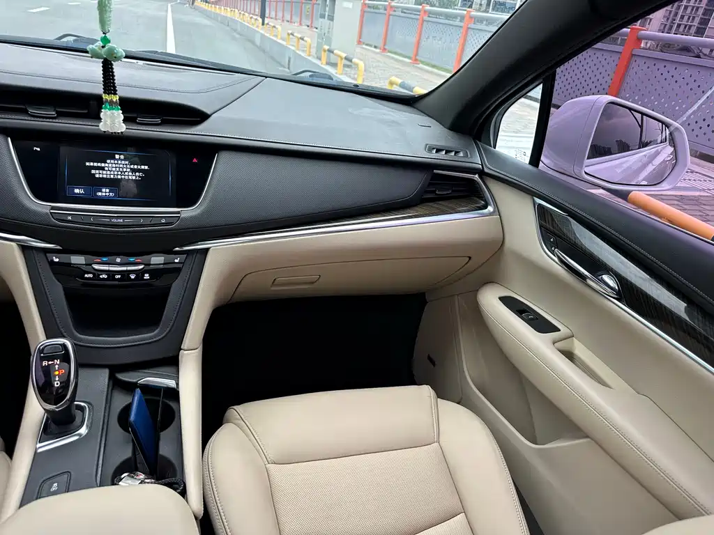 Cadillac XT5 2018 — фото 10