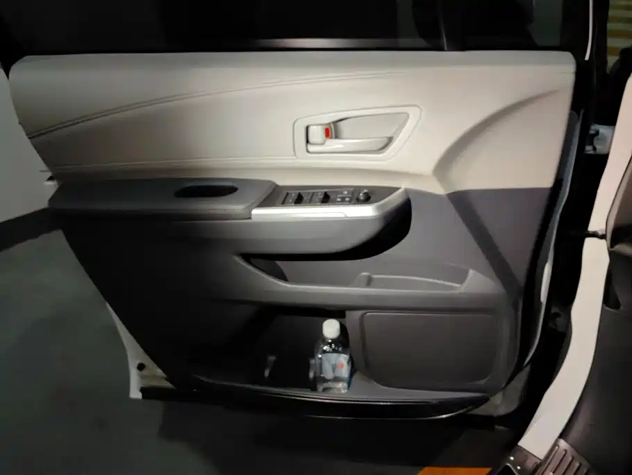 Toyota Granvia 2023