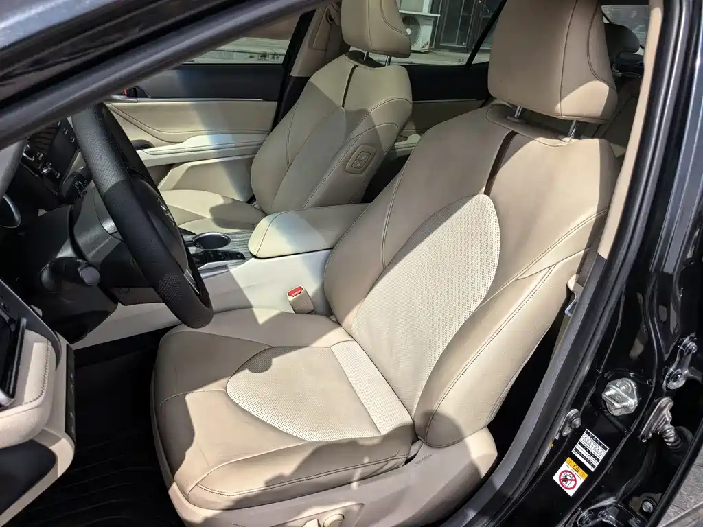 Toyota Camry 2019 — фото 11