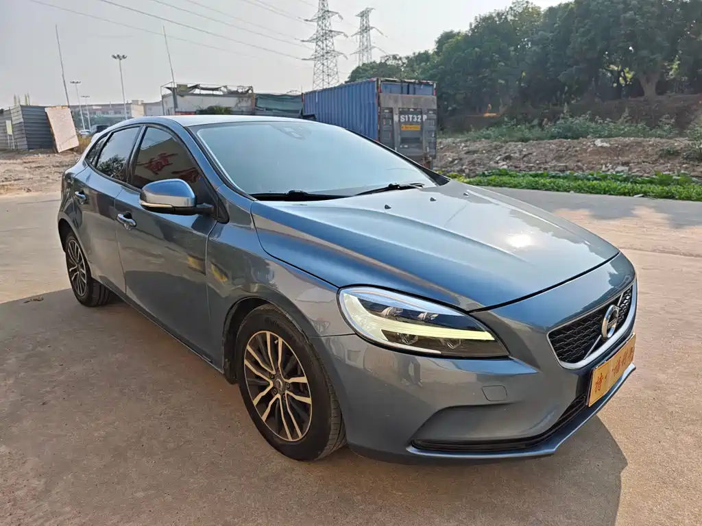 Volvo V40 2018 — фото 2