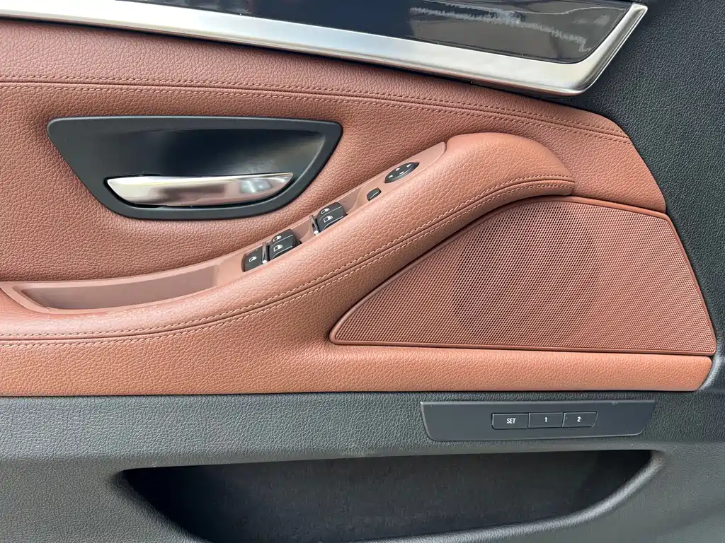 BMW 5 Series 2016 — фото 12