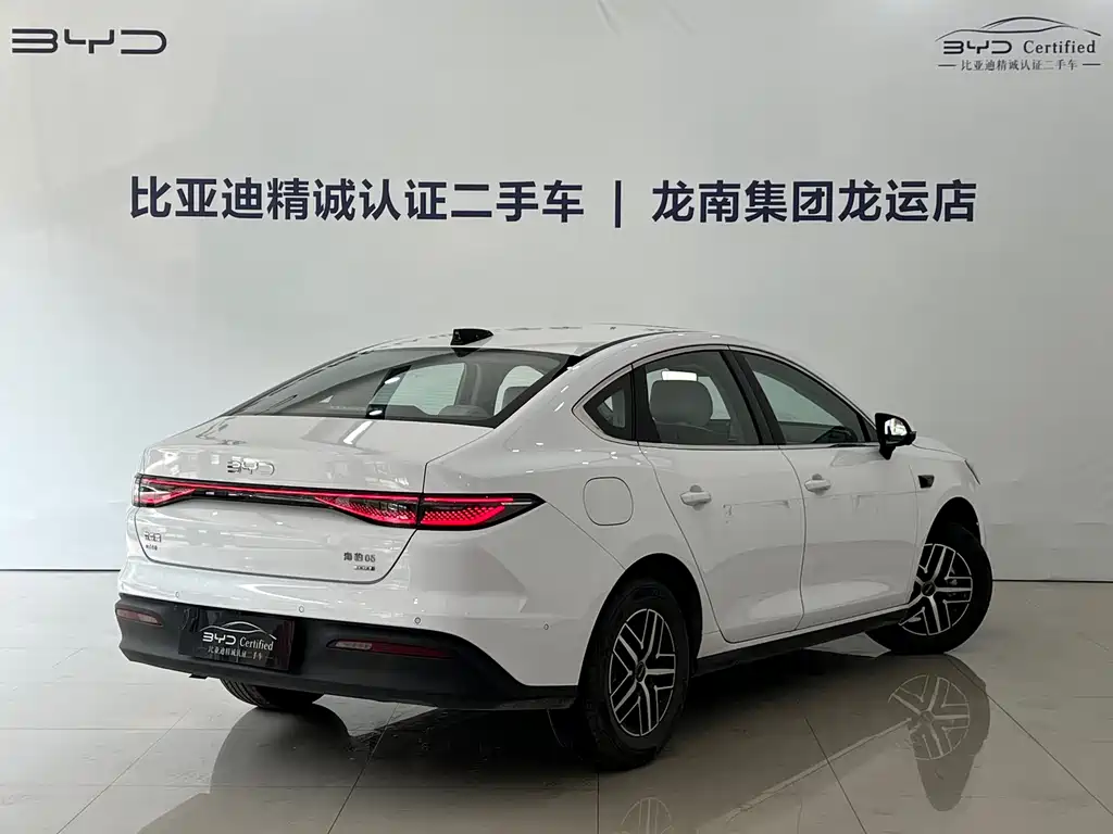 BYD Seal 05 DM-i 2025 — фото 12