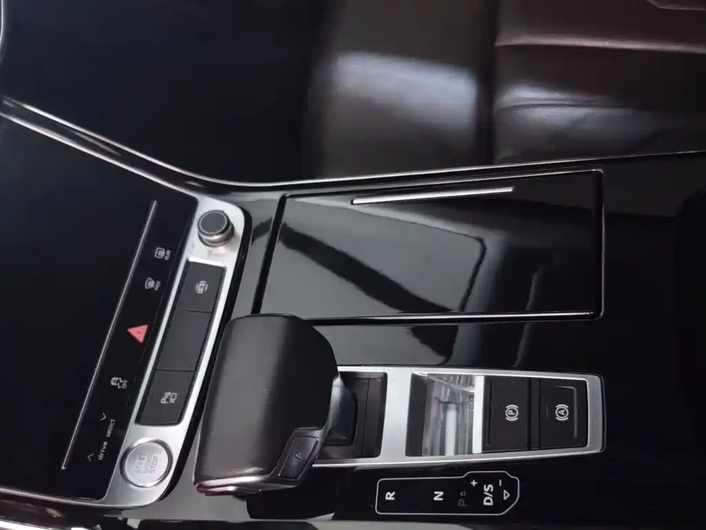 Audi A8 2018 — фото 13