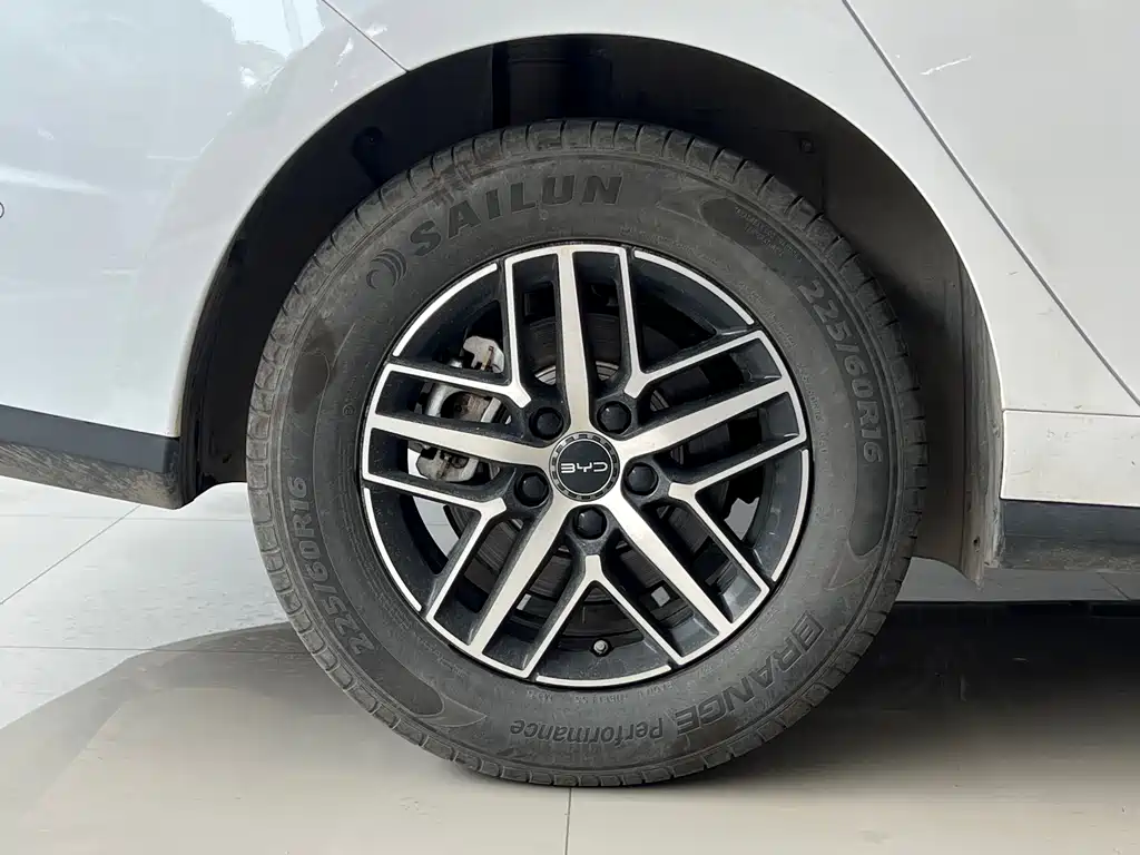 BYD Seal 05 DM-i 2025 — фото 9
