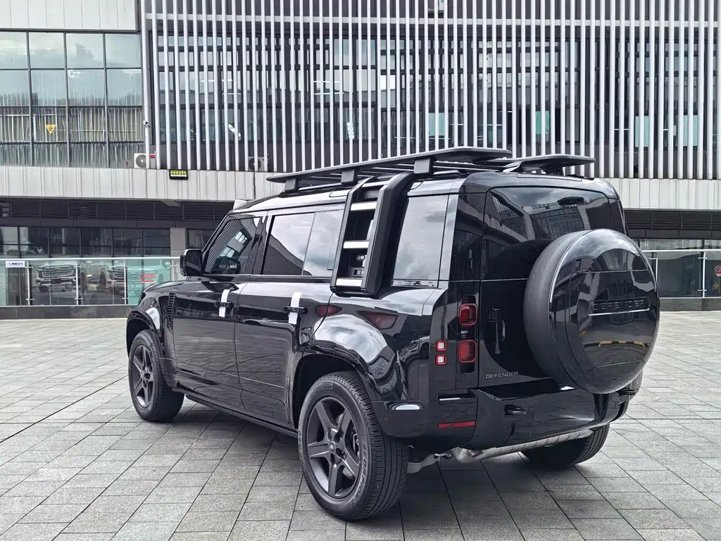 Land Rover Defender 2024 — фото 16
