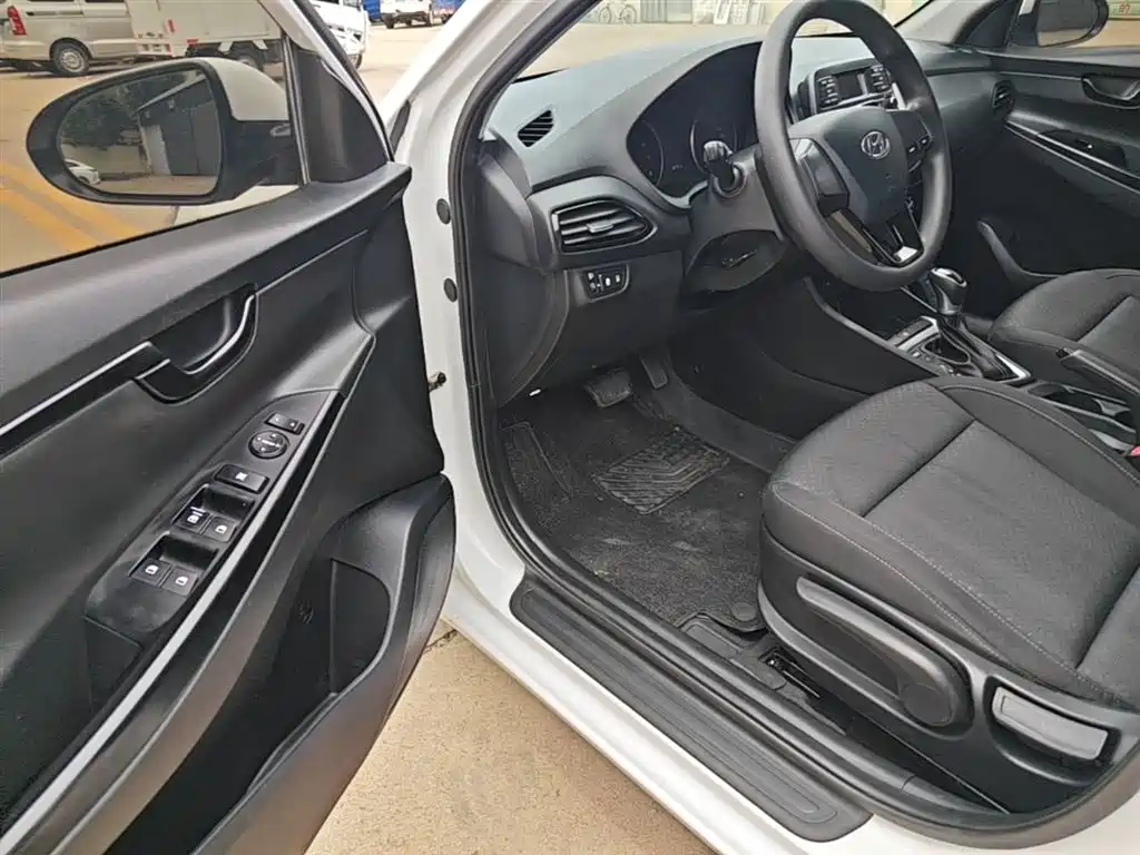 Hyundai Elantra 2020 — фото 16