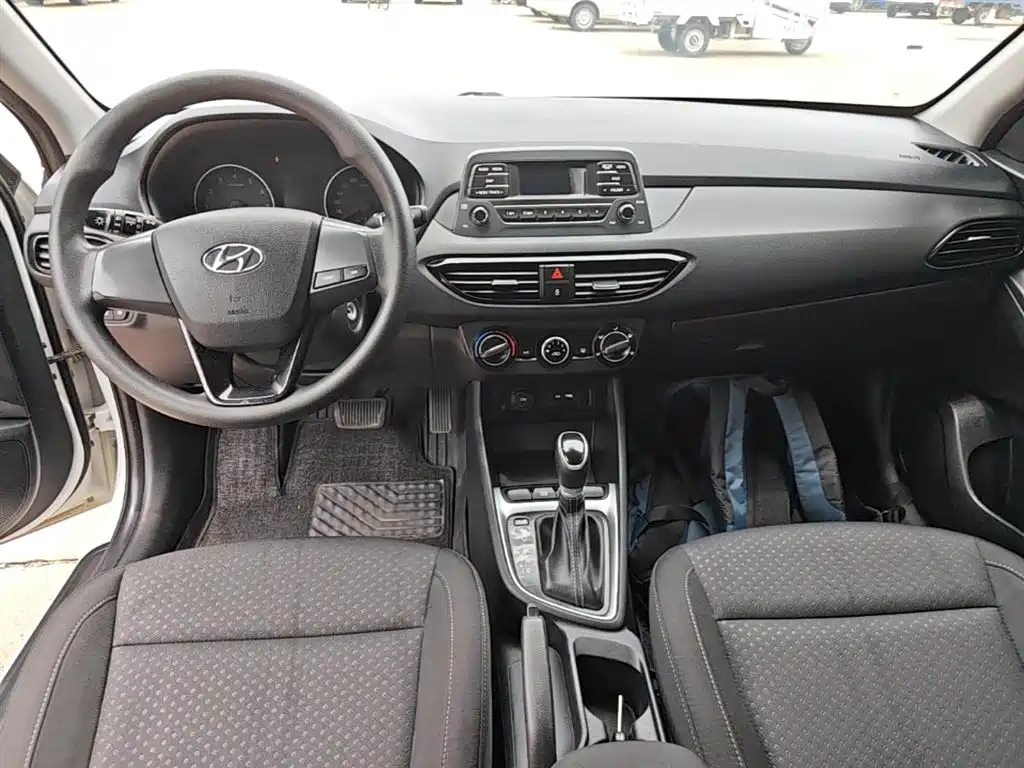 Hyundai Elantra 2020 — фото 10