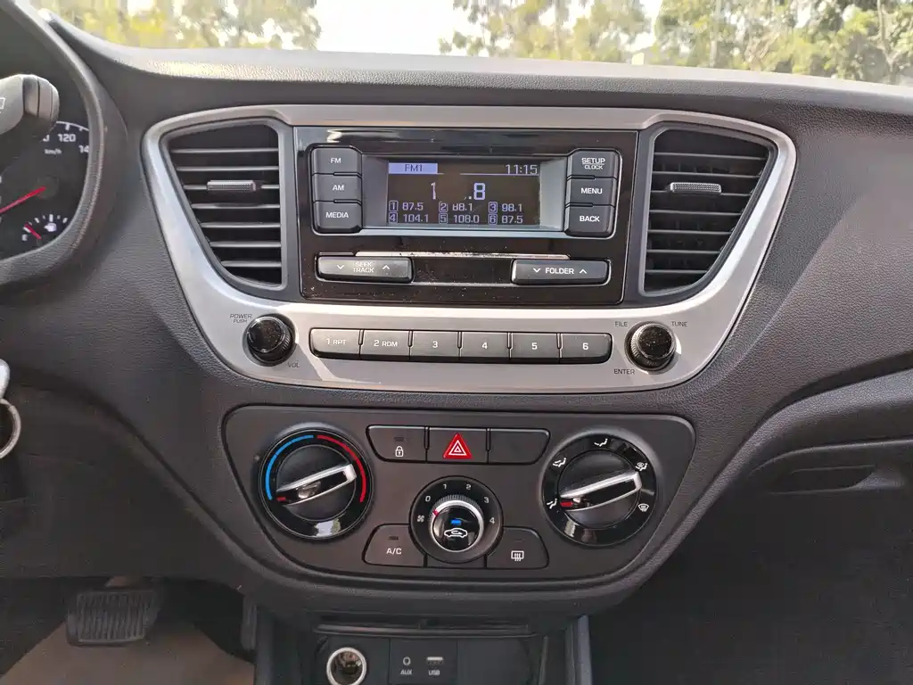 Hyundai Verna 2017 — фото 12