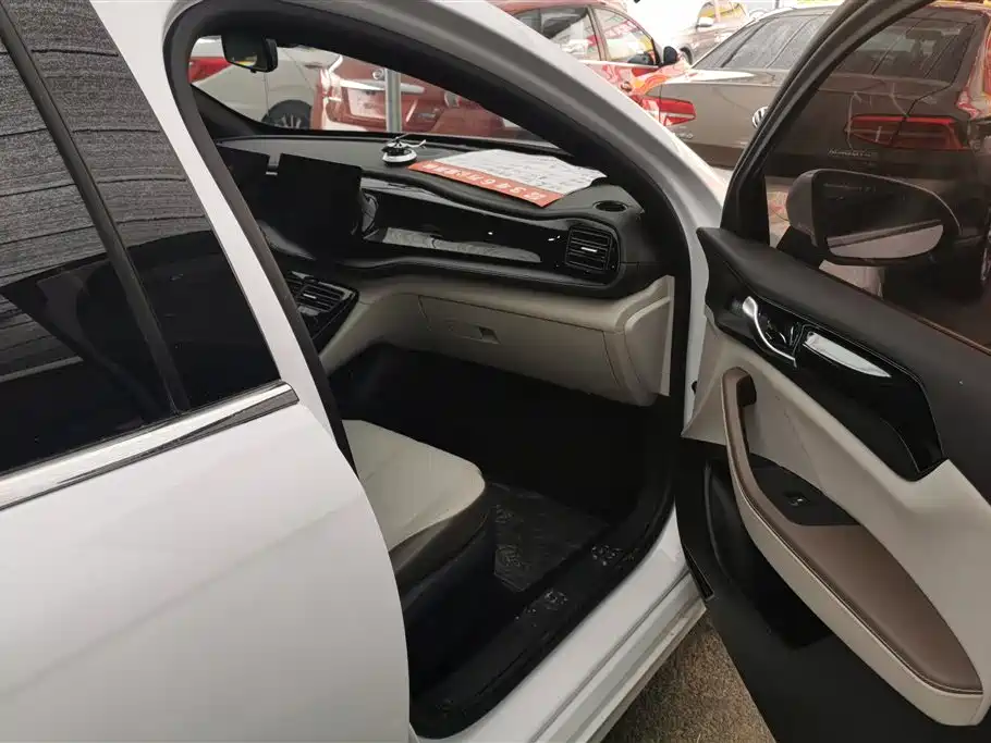 BYD Qin PLUS 2023 — фото 8