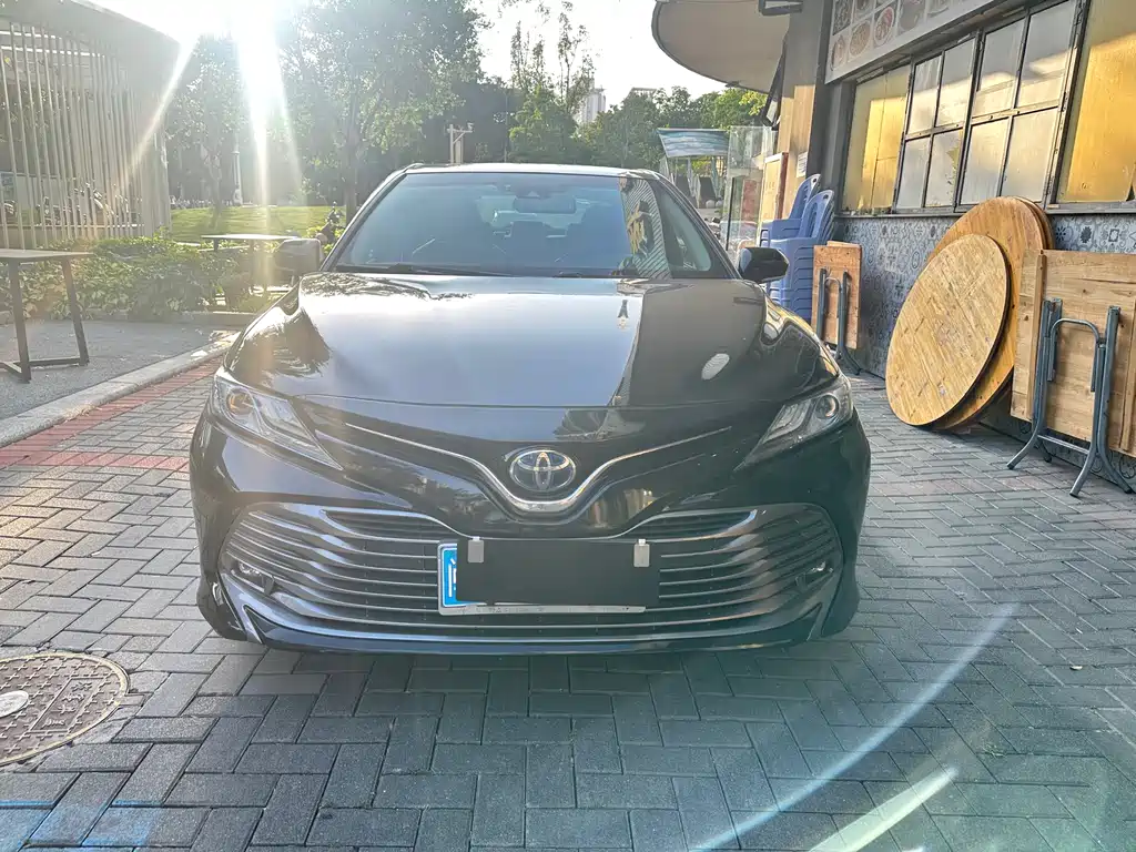 Toyota Camry 2019 — фото 2