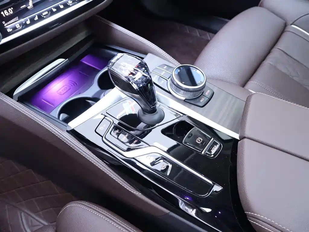BMW 5 Series 2022 — фото 12