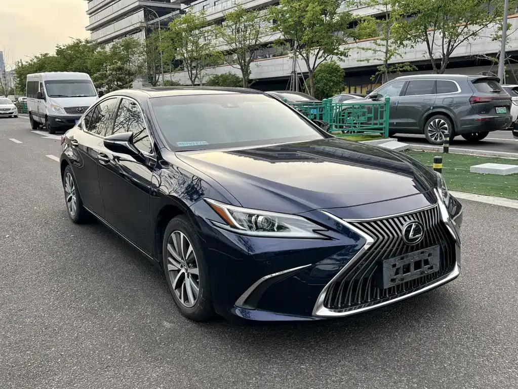 Lexus ES 2020 — фото 3