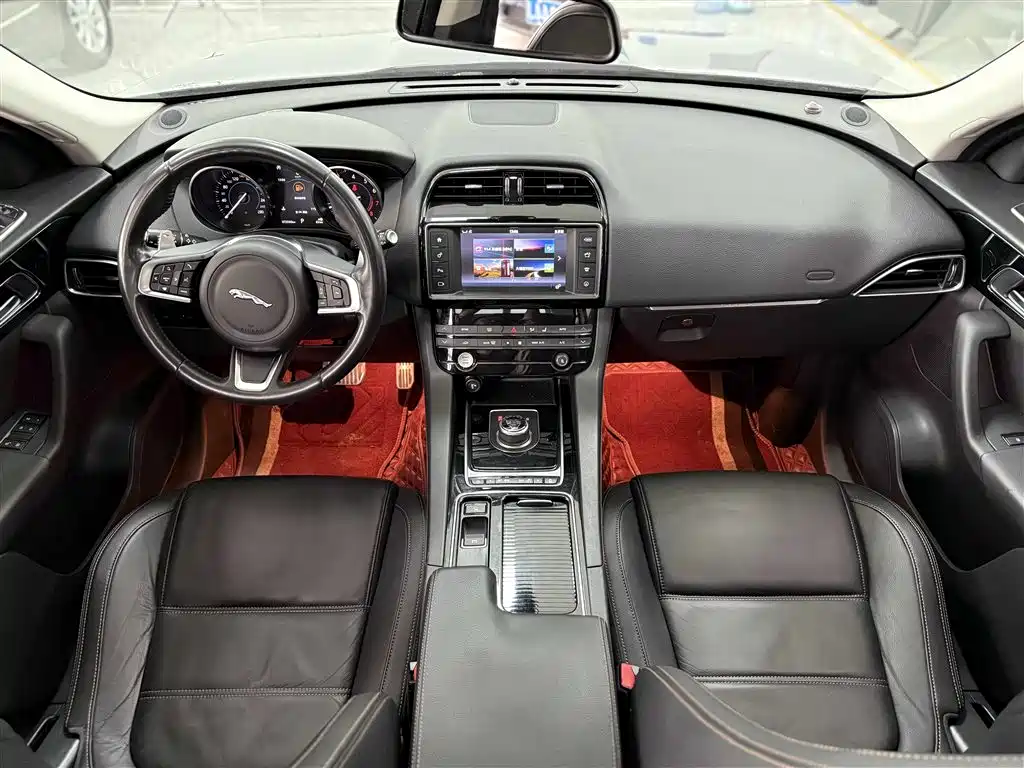 Jaguar F-PACE 2018