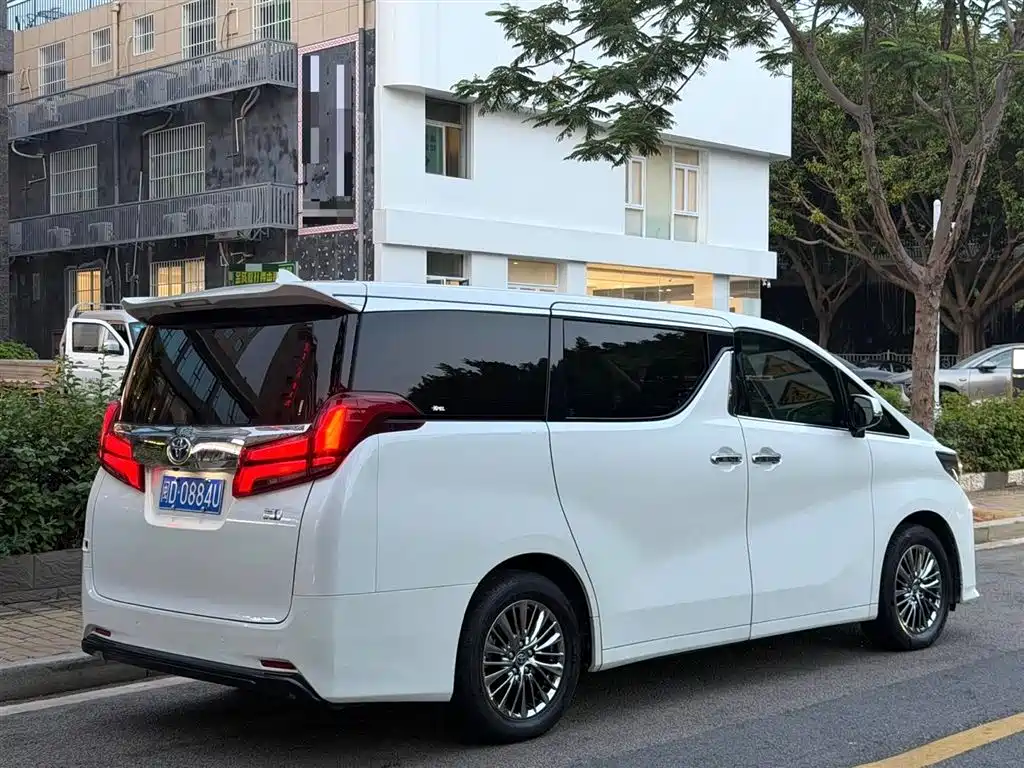 Toyota Alphard 2021 — фото 17