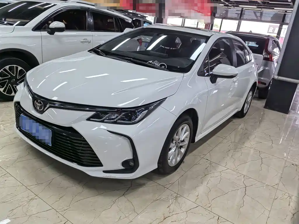Toyota Corolla 2023 — фото 1